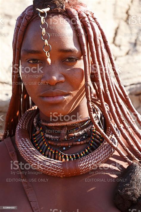 Photo Libre De Droit De Himba Femme Avec Ornements Sur Le Cou Dans Le
