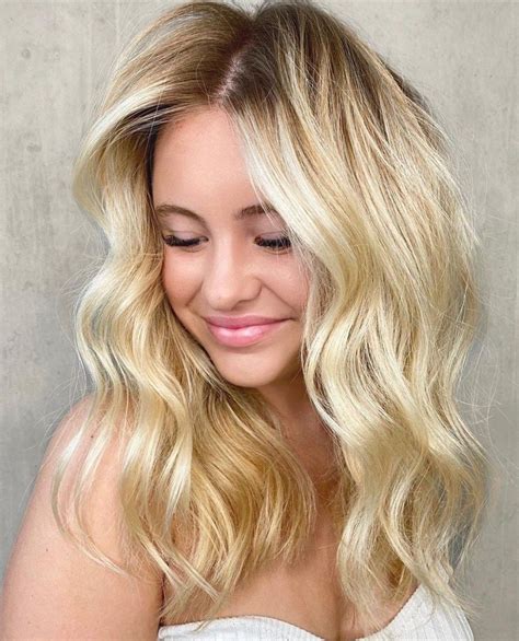 Absolutely Stunning Honey Blonde Hair Color Ideas Yellow Blonde Hair Warm Blonde Hair