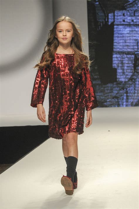 Kristina Pimenova letnia dziewczynka robi karierę w modelingu Dziecko