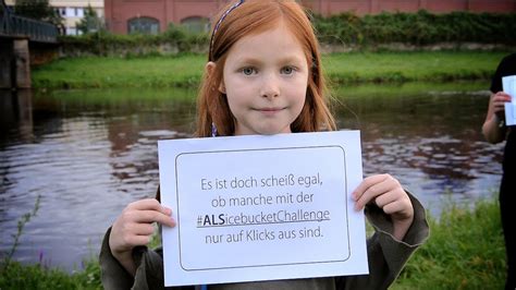 The disease most commonly manifests. Amyotrophe Lateralsklerose (ALS) - Ice-Bucket-Challenge ...