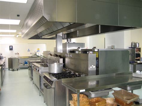 Small kitchens have a number of advantages over larger kitchens. The Best Restaurant Kitchen Design | afreakatheart