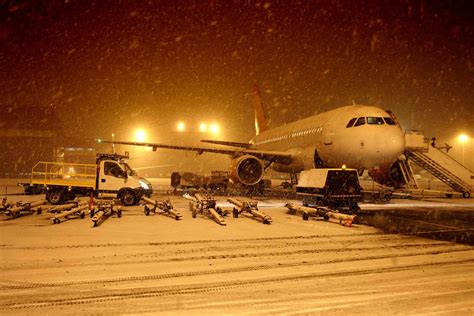 Airlines Issue Travel Alerts Waivers As Storm Sweeps Across The Us