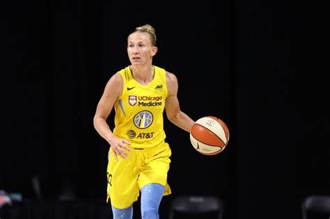 Wnba Star Courtney Vandersloot Has Signed With Liberty Joining Forces With Breanna Stewart