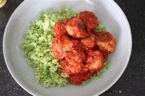 Kipballetjes In Tomatensaus Met Broccolirijst Leukerecepten