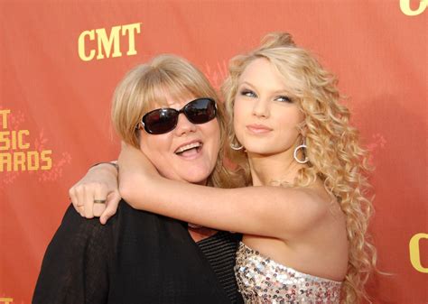 17 Pictures Of Taylor Swift And Her Mother Andrea Finlay Global Grind