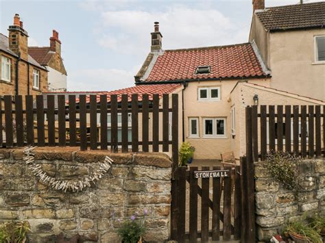 Stonewall, Sandsend - Dog Friendly Holiday Cottage in North York Moors