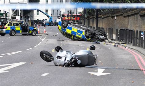 London News Police Car Flips In Moped Chase By Buckingham Palace Uk