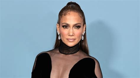 Jennifer Lopez Has Gold Chains Piercings Hearts And More On Her
