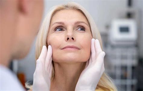 Cu L Es La Mejor Edad Para Hacerse Un Lifting Facial Toque De Mujer