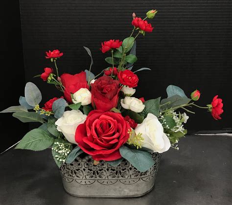 30 Pretty Roses Arrangements Valentines For Your Beloved People