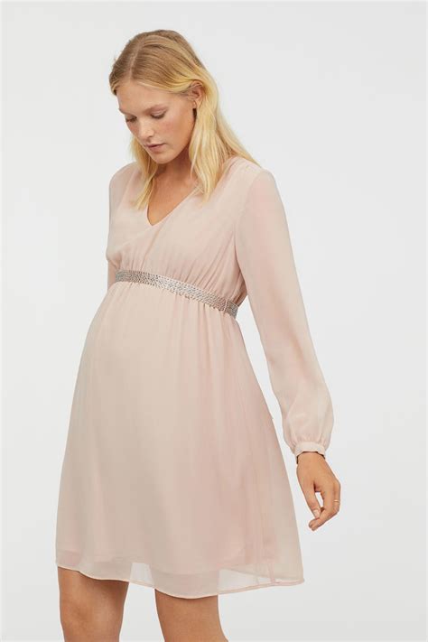 A new baby is coming into the world and if that doesn't call for a huge celebration, what does? 12 Stylish Maternity Dresses for Your Baby Shower ...