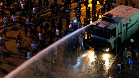 After Week Long Lull Police Use Water Cannon In Istanbul S Taksim