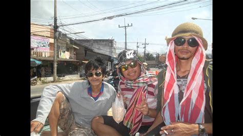 ยืนยง โอภากุล หรือที่รู้จักกันดีในชื่อ แอ๊ด คาราบาว (ชื่อเล่น: รวยเพื่อน วอร์มอัพสงขลา - YouTube