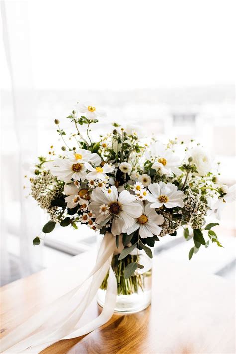 17 Darling Daisy Bouquet Ideas For Any Wedding