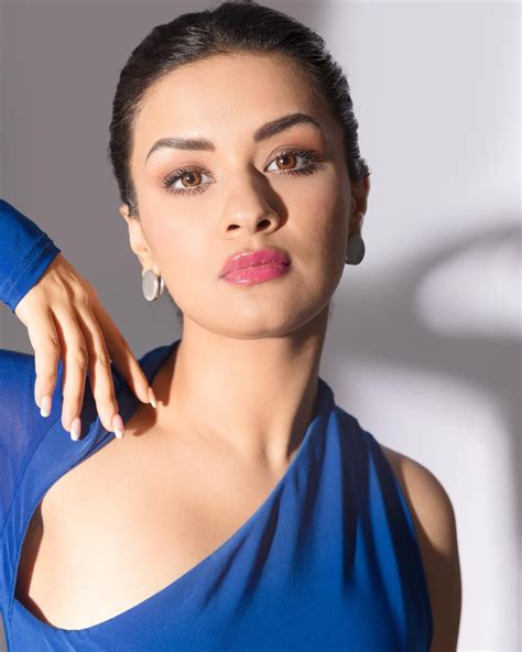 Avneet Kaur In Body Hugging Blue Dress Flaunted Her Fine Curves See Hot Pics