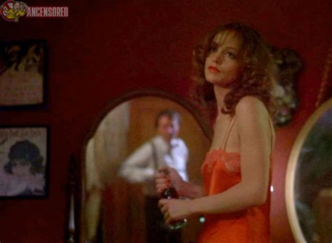 Nackte Pamela Sue Martin In The Lady In Red