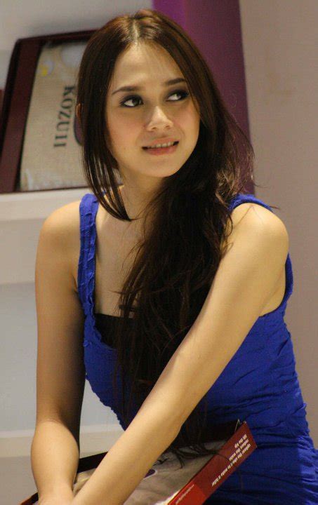 Aura Kasih Cute With Sexy Blue Dress Foto Sexy Artis Indonesia