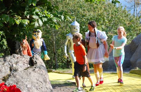 Adventure Into The Creepy And Deserted Land Of Oz Amusement Park That