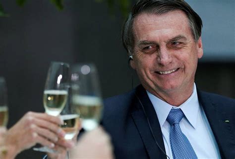 Aprovação de Bolsonaro sobe para 52 indica nova pesquisa RCIA