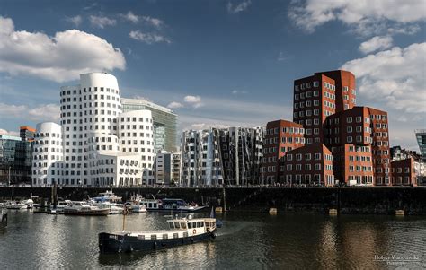 The new zollhof consists of three very different buildings and is part of the at 1999 the new zollhof was inaugurated and since then it belongs to the skyline of düsseldorf. Gehry's Neuer Zollhof - Düsseldorf, Germany | Neuer ...