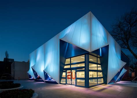 10 Examples Of Innovative Facade Design Solutions Rtf Rethinking