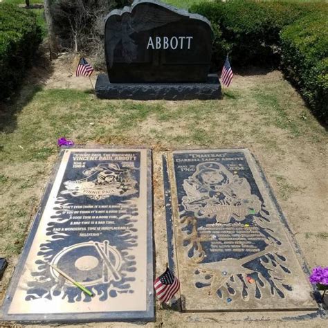 Grave Of Dimebag Darrell And Vinnie Paul Arlington Texas