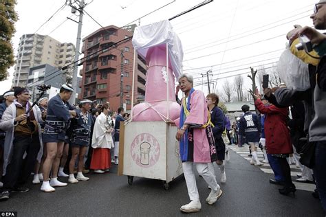 Japan Hold A Fertility Festival Parade In True Japaneses Style Nsfw