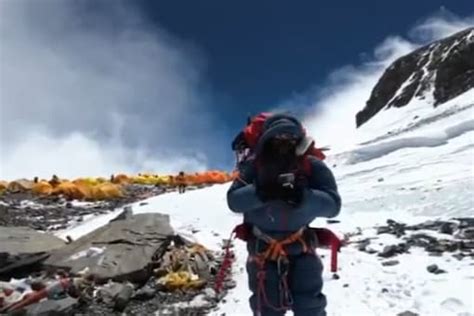 What A Legend Sherpas Heroic Rescue In Mount Everests Death Zone