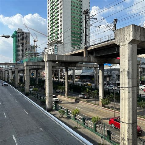 Mrt3 Araneta Center Cubao Station Metro Station In Quezon City