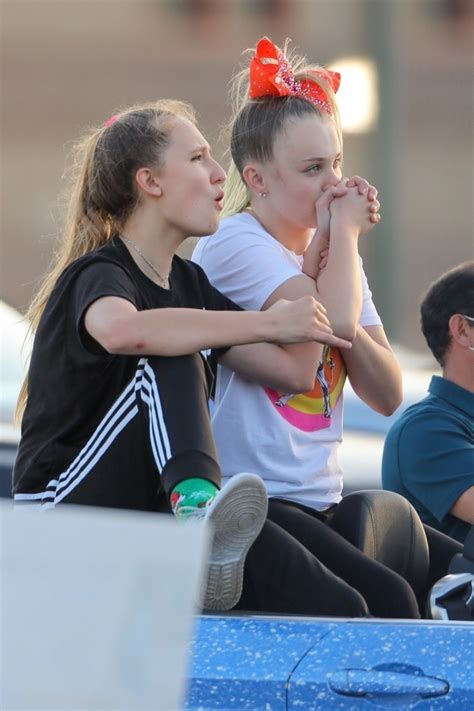 Jojo Siwa Kisses Girlfriend Kylie Prew As The Couple Hold Hands And