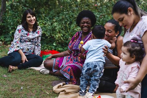 Qué son los grupos de apoyo a la crianza y la maternidad