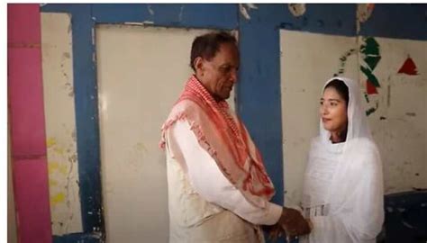 Viral Video 70 Year Old Man Marries 19 Year Old Girl In Pakistan Netizens Cant Keep Calm
