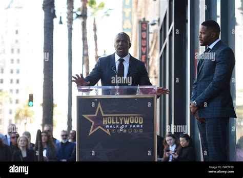 Terry Crews Left And Michael Strahan Attend A Ceremony Honoring The Nfl Hall Of Famer And Host