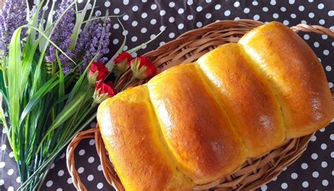 Seperti contohnya resep roti goreng sederhana ini yang empuk, enak dan bentuk teksturnya. Resep Roti Empuk: Mudah & Anti-Gagal! - Womantalk