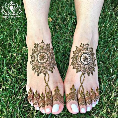 Looking For The Best Henna Designs Scroll Through Our List Legs