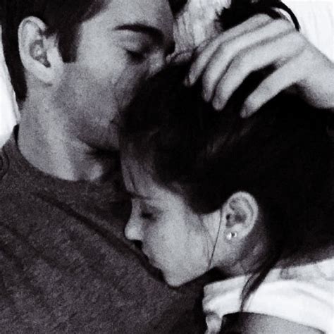 40 Best Selfie Poses For Couples Buzz16 Sevimli çiftler Çift Ilişkiler