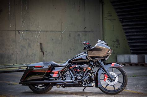 King Size Cvo Road Glide Rick`s Motorcycles Harley Davidson Baden