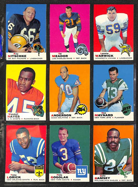 Maybe you would like to learn more about one of these? Lot Detail - 1969 Topps Football Complete Set of 263 Cards