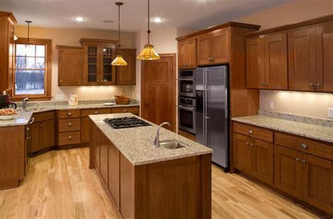 Are you one of those people who are bored with your oak kitchen cabinets? How To Design A Kitchen With Oak Cabinetry