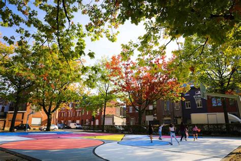 Katrien en ik gaan elk onze eigen weg, schrijft steven bij enkele foto's van hen samen. Aalst Memphis style basket court - Photo: courtesy of ...
