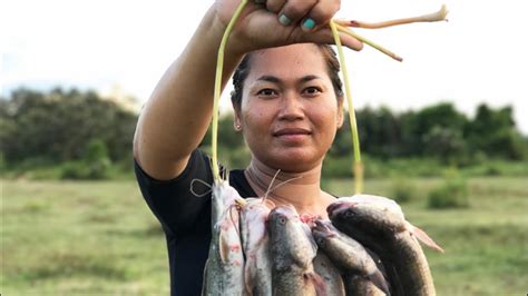 Beautiful Girl Catching Fish Cambodian Catching Fish By Hand Khmer