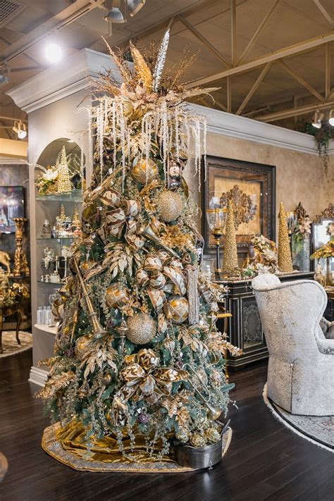 The owners have decorated their tree with statement large baubles, which are set to be a big trend. Luxury Christmas Tree Decorating - Linly Designs