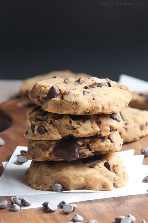 We all love a sweet and crispy chocolate chip cookie, right? Healthy Chocolate Chip Cookies (Gluten Free, Vegan, Low Sugar)