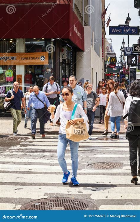 People Cross The West 36 Street In Midtown Manhattan Editorial Stock