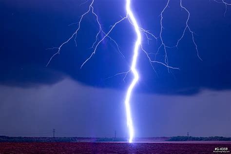 Close Lightning Strikes Photo Gallery By Dan Robinson
