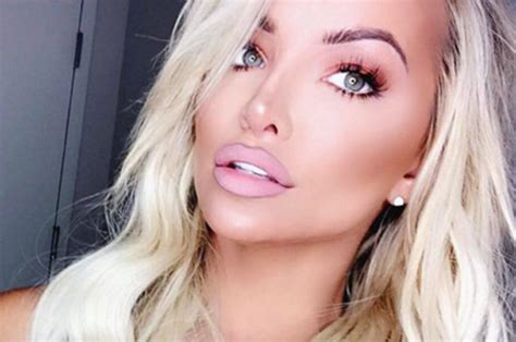 Lindsey Pelas Instagram Glamour Model Strips To Bra For Hot Picture