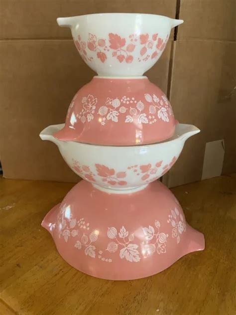 VINTAGE PYREX NESTING Gooseberry Cinderella Mixing Bowl Set Pink