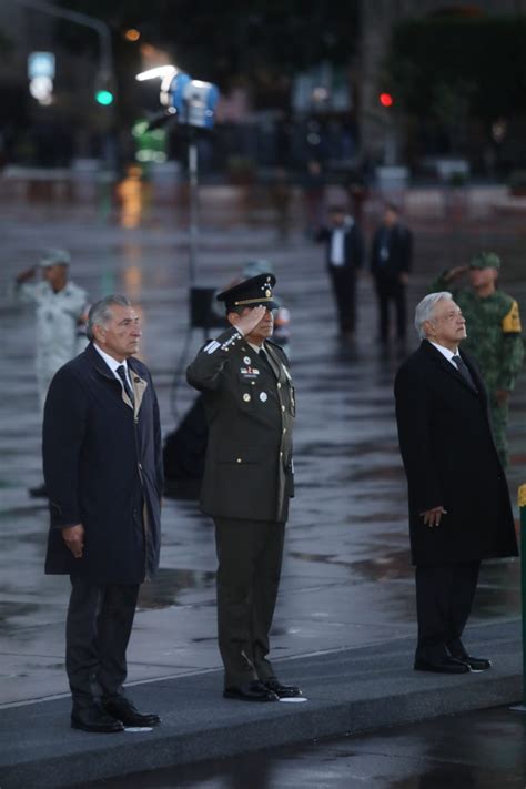 Ceremonia De Izamiento De Bandera En Conmemoracion A Las Victimas De