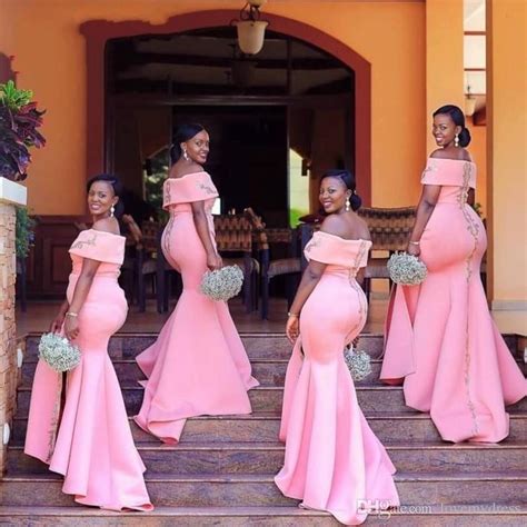 Plus Size Pink Bridesmaid Dresses Long 2019 Boat Neckline Gold Applique