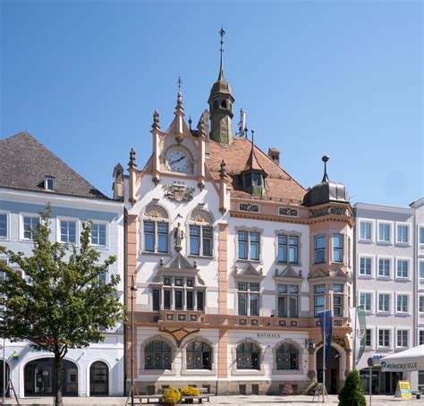 Hitler was born in an apartment building recorded at salzburger vorstadt 15 in an 1890 register, which housed a craft brewery and several rental flats, one of them occupied by alois hitler, his third wife klara, their. Bezirk Braunau am Inn: Mehr Junge wandern zu